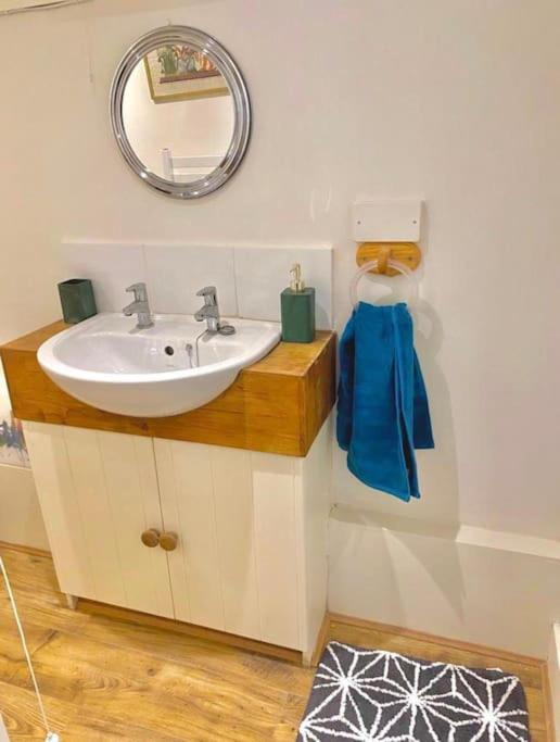 Traveller'S Rest - Cosy Cottage In Heart Of Wilton Salisbury Exteriér fotografie